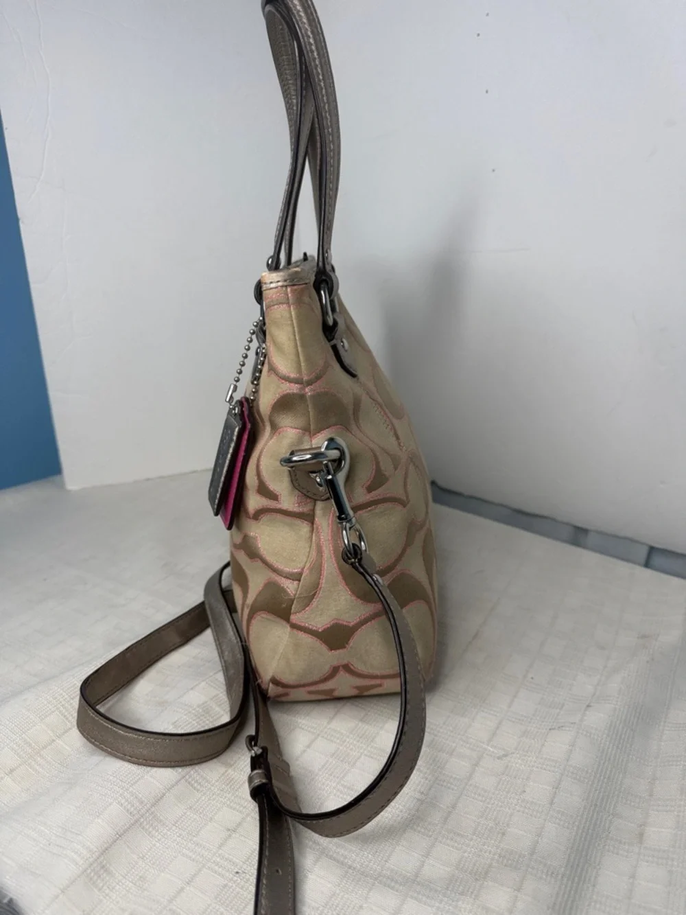 Coach Daisy Outline Signature Metallic Mia Tote handbag, model F23940. - Picture 2 of 10